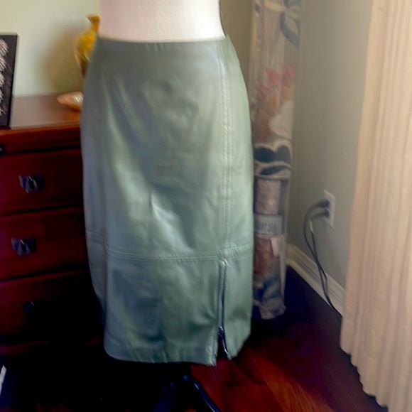 Talbots vintage💯 lamb skin leather skirt. Perfect condition! - Picture 2 of 11